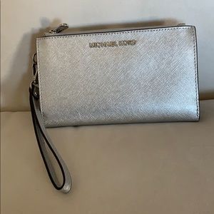 Micheal Kors Wristlet